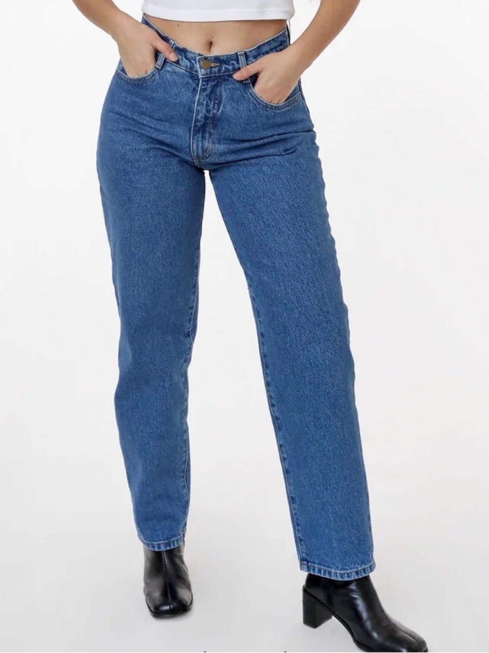 WOMEN'S RELAXED FIT JEANS